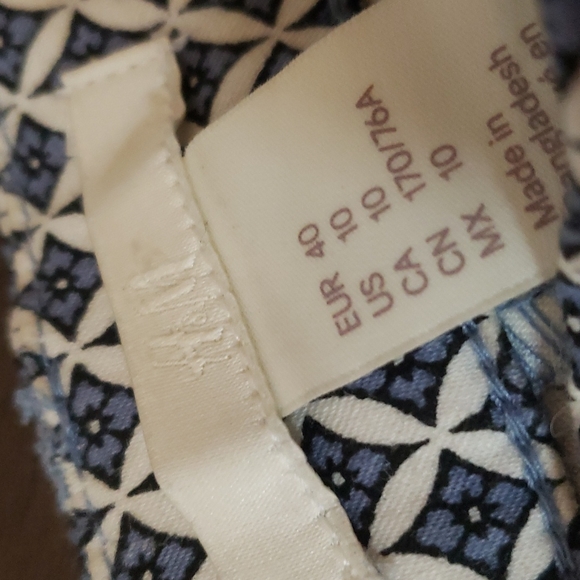 H&M navy and white pattern capris size 10 - Picture 2 of 3